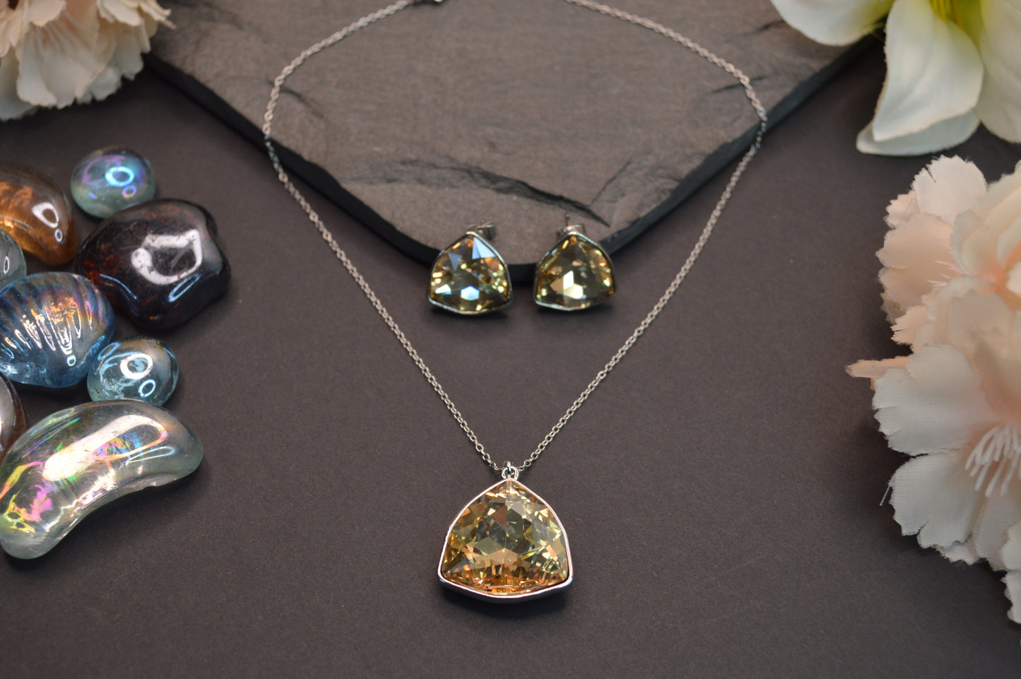 Svroskee Pendant Set