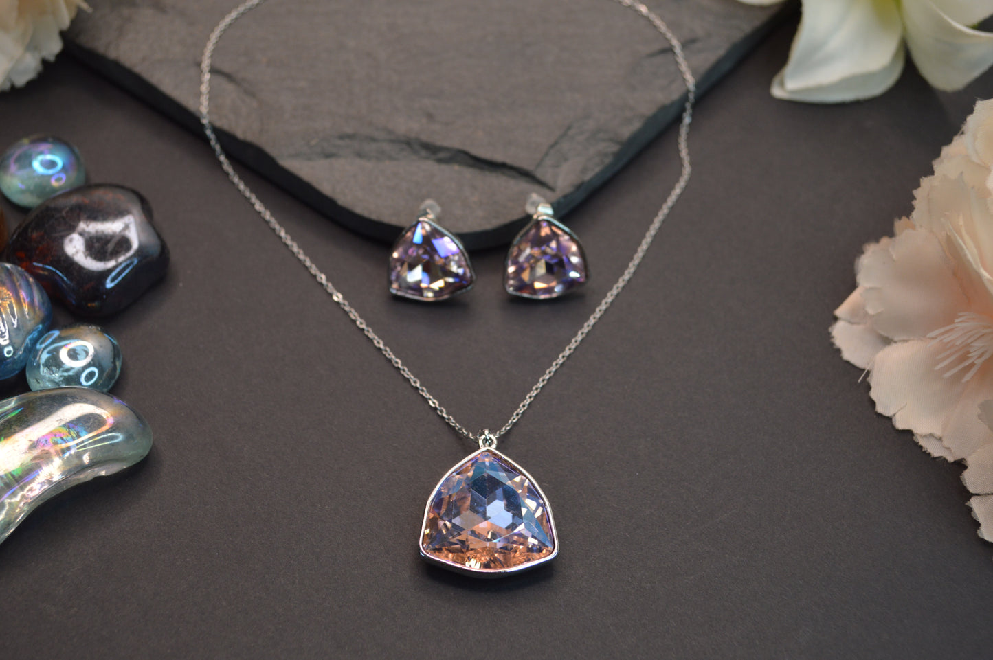 Svroskee Pendant Set