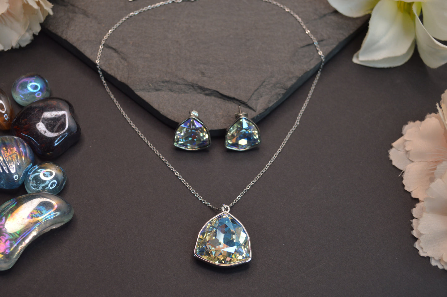 Svroskee Pendant Set