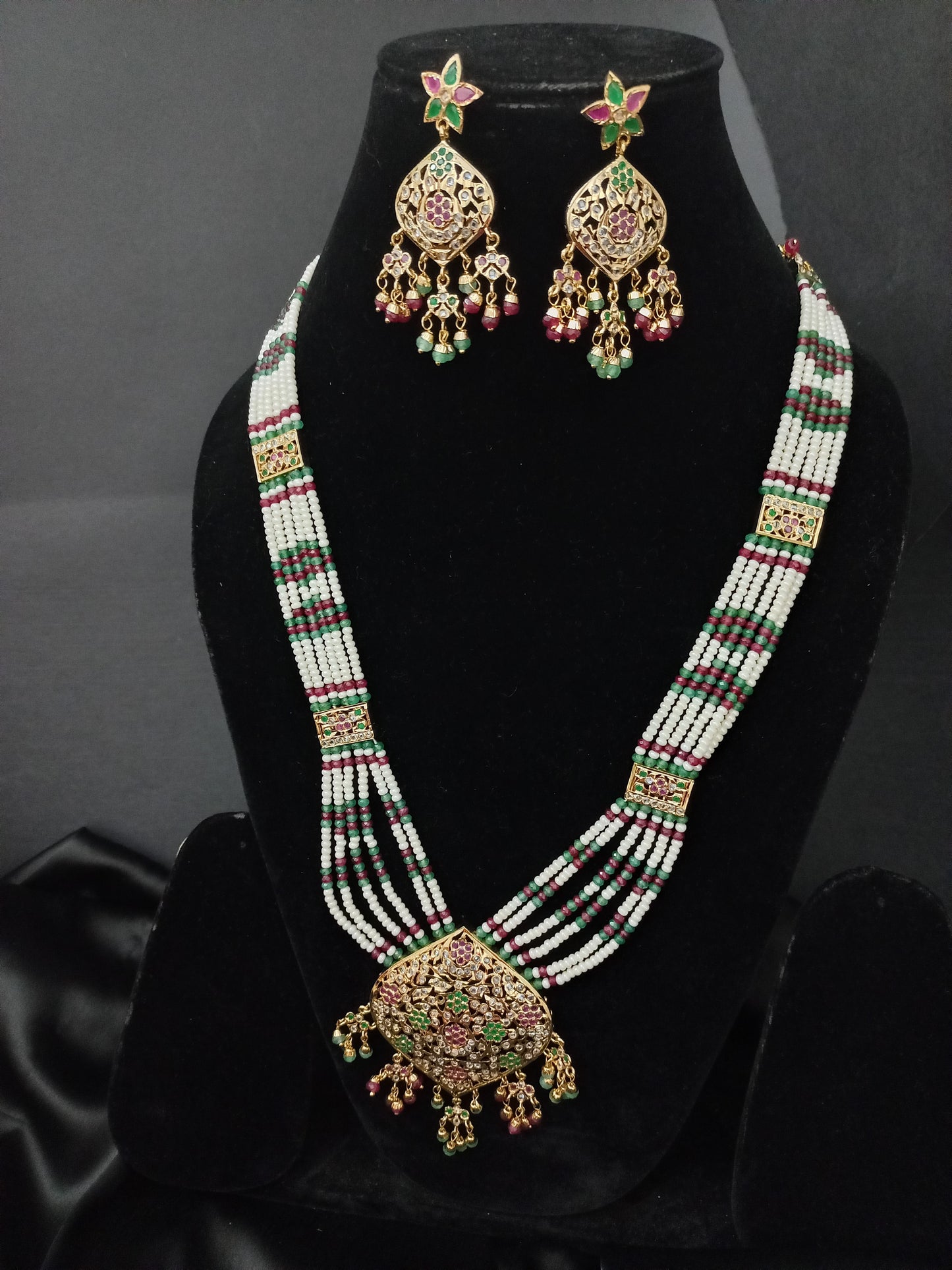 Jadau Long Neckpiece with Small Pearls