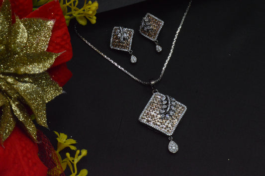 Aisha AD Pendent Set