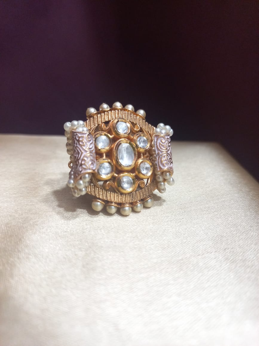 Urvi Kundan Ring